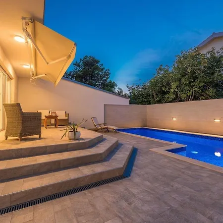 Ferienhaus Charmantes Ferienhaus In Privlaka Mit Privatem Pool *