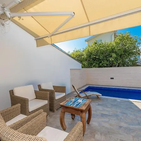 Charmantes Ferienhaus In Privlaka Mit Privatem Pool Ferienhaus *
